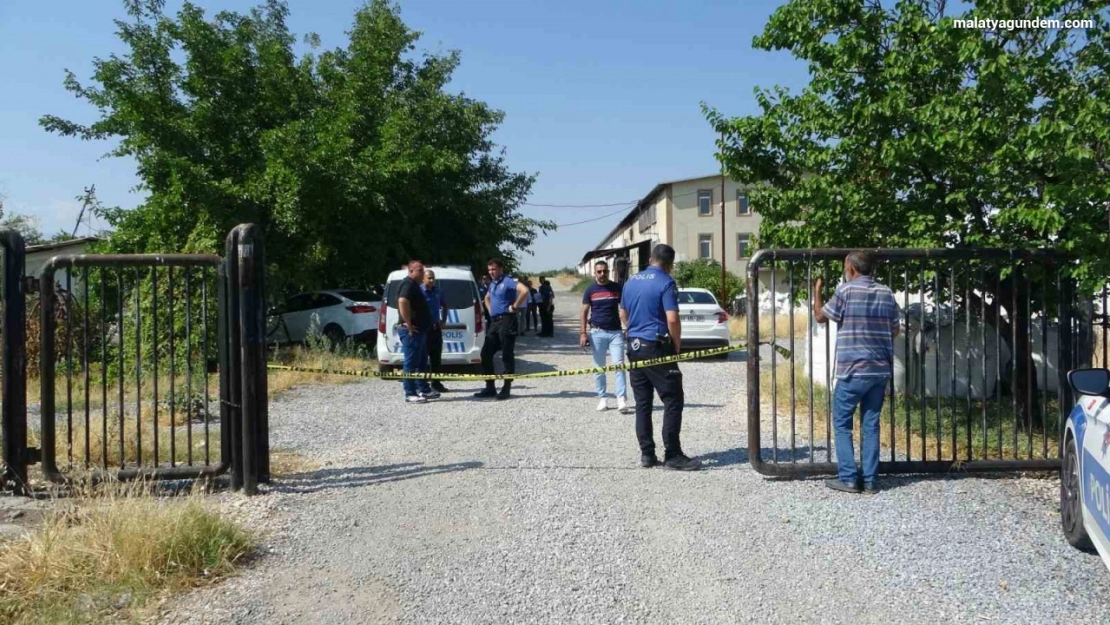 Tavuk çiftliğindeki cinayetin firari zanlısı polise teslim oldu