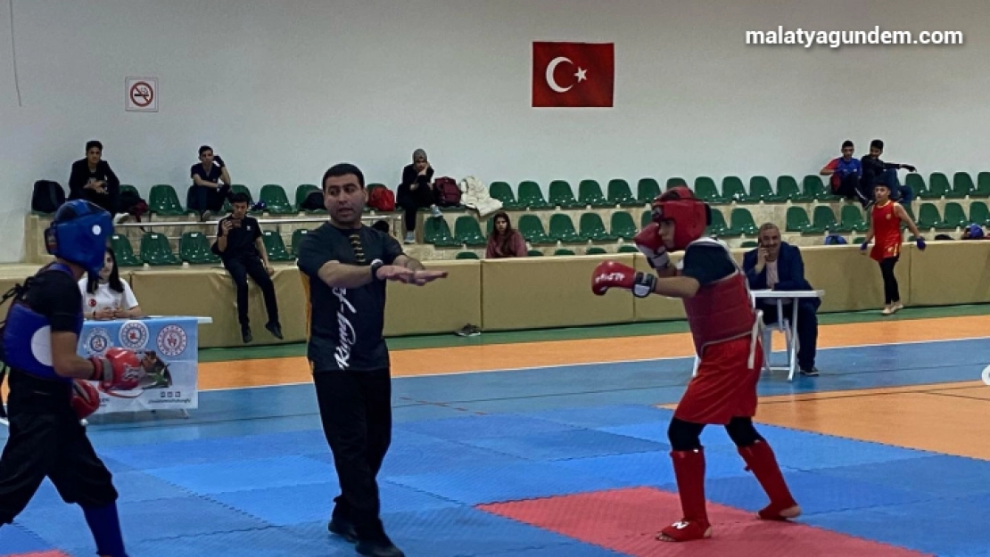 Turgut Özal kung fu şampiyonası