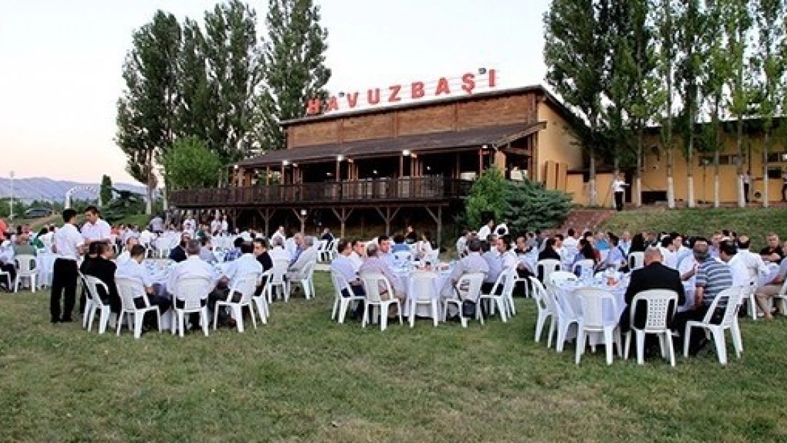 Üniversite Personeli İftar Yemeğinde 