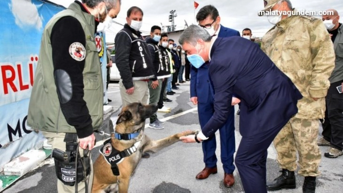 Vali Baruş,  güvenlik güçlerinin bayramını kutladı