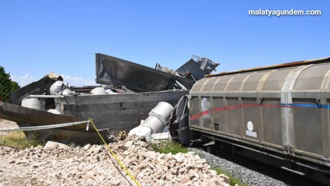 Vali Baruş, tren kazası ile ilgili olay yerinde inceleme yaptı