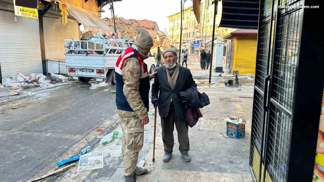 Van jandarması Malatya'da huzur ve güvenin teminatı olmaya devam ediyor
