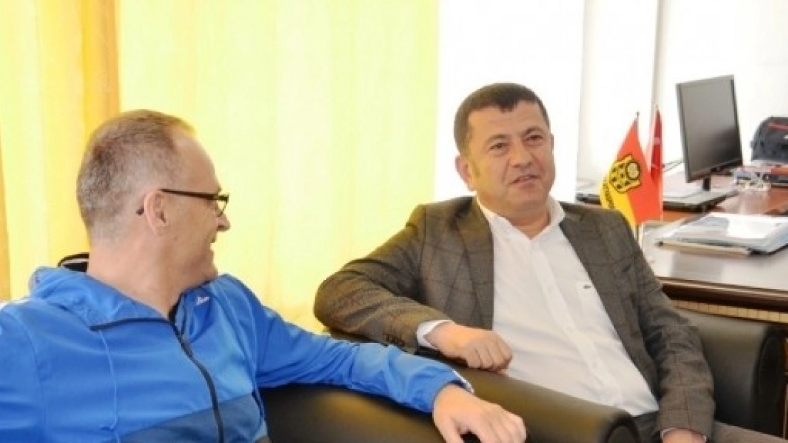 Veli Ağbaba, Evkur Yeni Malatyaspor'u Tebrik Etti