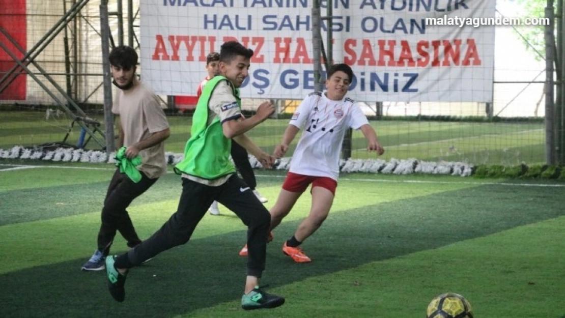 Yasak kalktı, halı sahalarda yoğunluk başladı