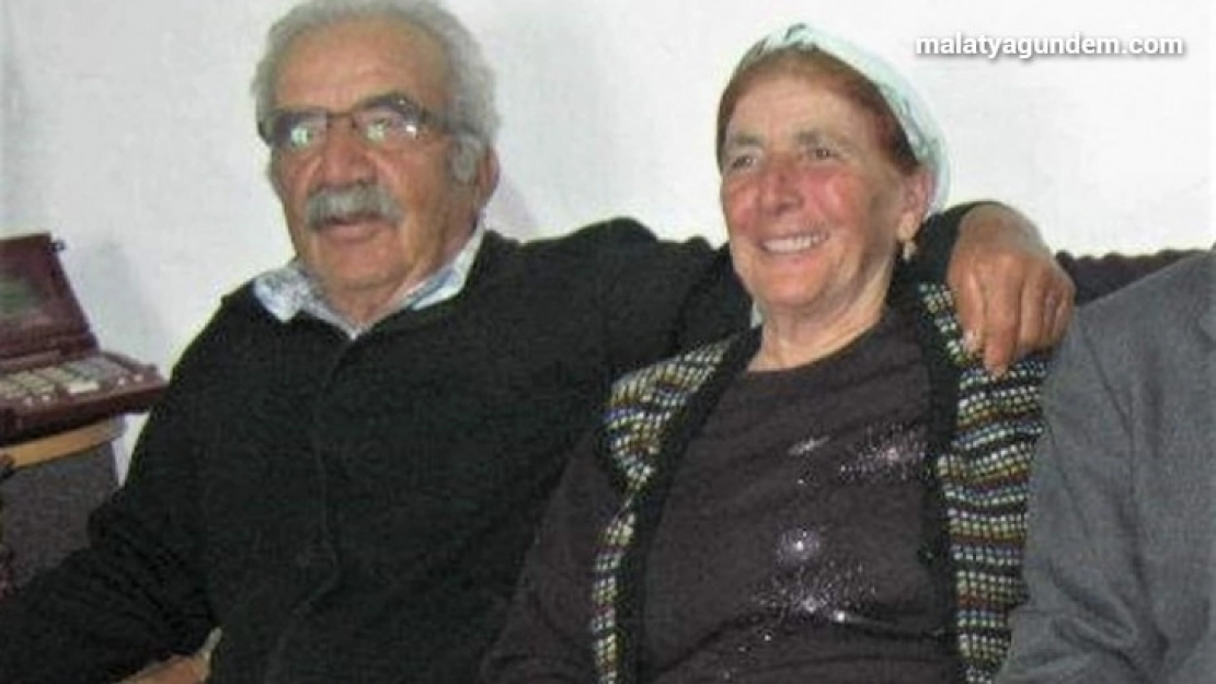 Yaşlı çift, traktörün altında can verdi