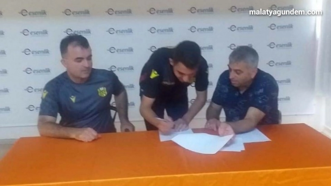 Alt yapıdan 2 futbolcu ile profesyonel sözleşme imzalandı