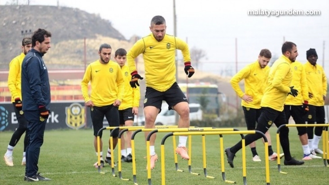 Yeni Malatyaspor'da 2 futbolcuda daha korona virüse rastlanıldı