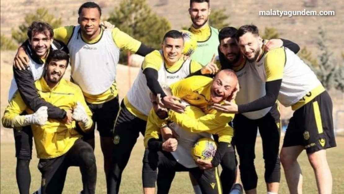 Yeni Malatyasporlu futbolcular taraftara seslendi
