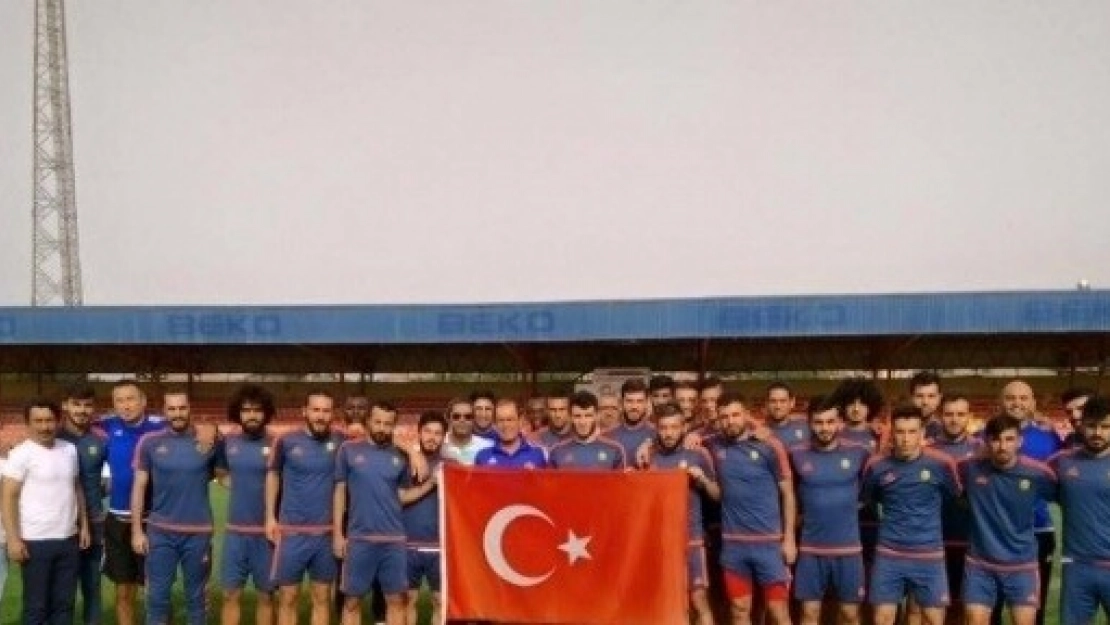 Yeni Malatyaspor Antrenman Öncesi Türk Bayrağı Açtı