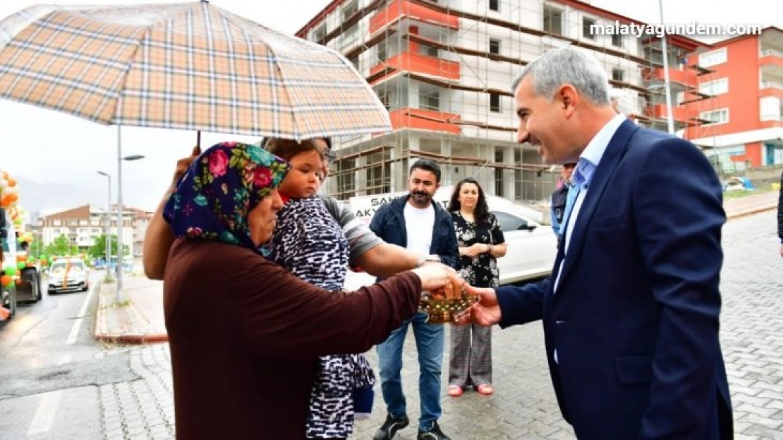 Yeşilyurt Belediyesi bayram coşkusunu sokaklara taşıdı