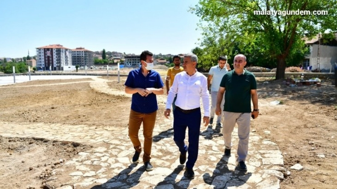 Yeşilyurt Belediyesi Kaynarca Sosyal Tesisleri ve park alanında çalışmalar yoğunlaştı