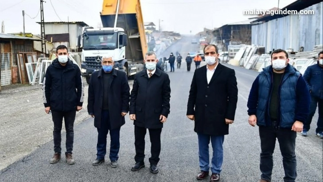 Yeşilyurt Belediyesi, Mahrukatçılar Sitesinin yollarını modern ve konforlu hale getiriyor