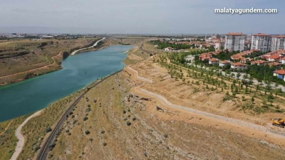 Yeşilyurt Belediyesi, millet bahçesindeki çalışmaları yoğunlaştırdı