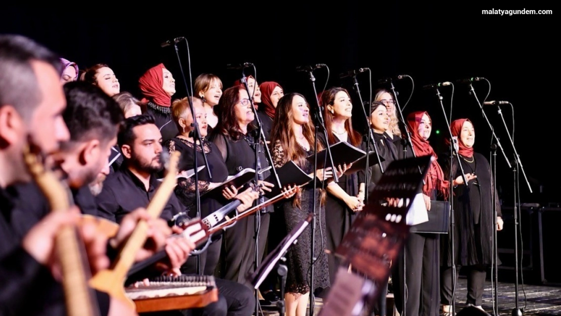 Yeşilyurt Kent Konseyi Kadın Korosunun 'Anneler Günü' konseri büyük ilgi gördü