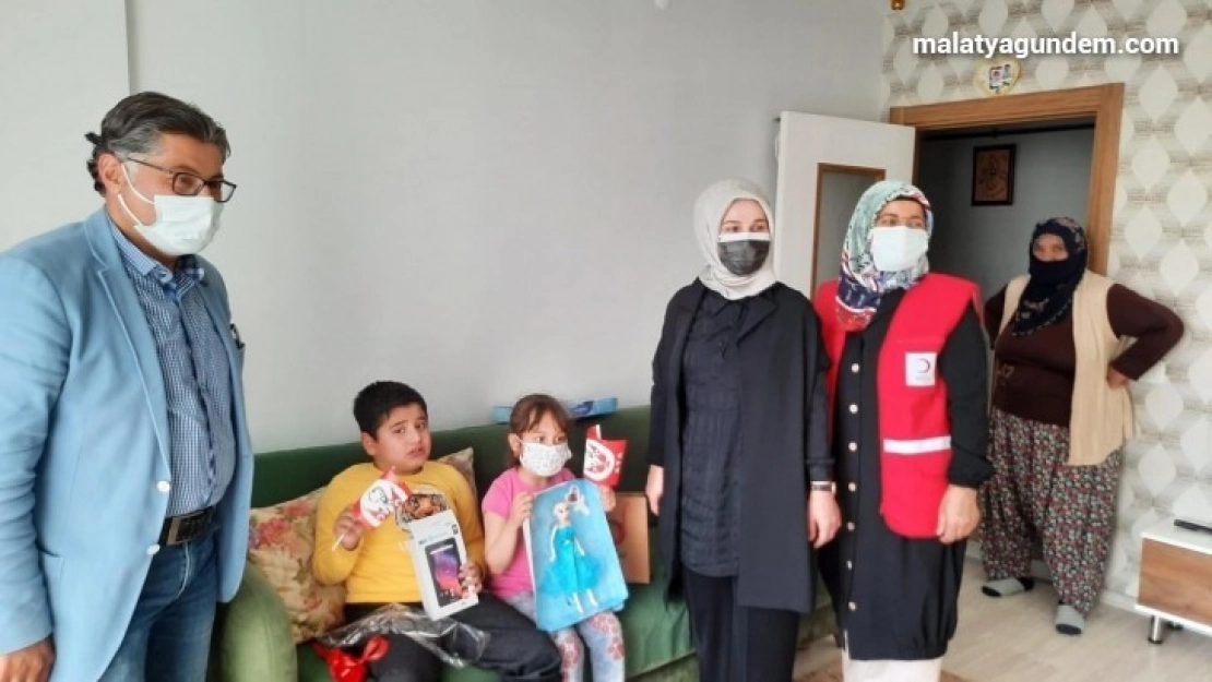 Kızılay, 23 Nisan'da çocukları unutmadı