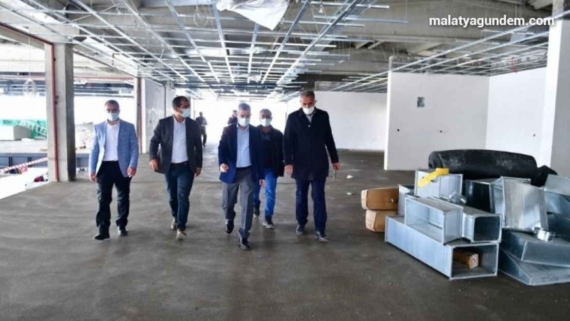 Yeşilyurt'ta Çilesiz Semt Pazarı ve Yaşam Merkezi inşaatı hızla yükseliyor