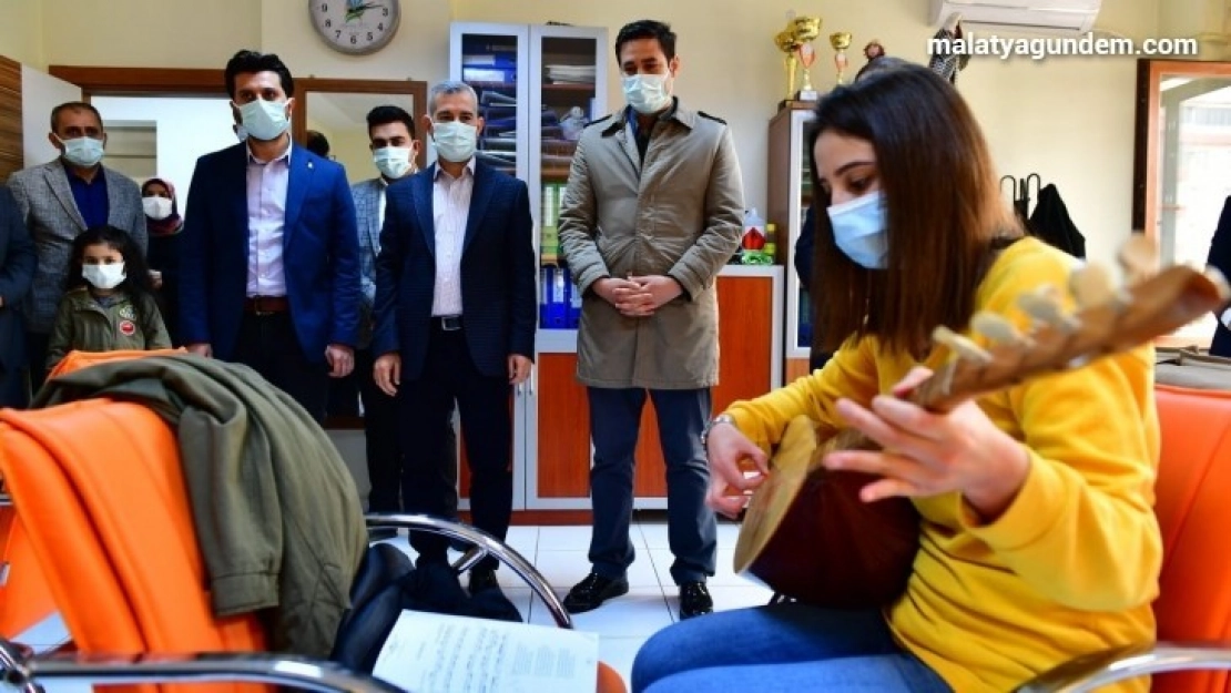 Yeşilyurt'ta sanat kurslarını ziyaret