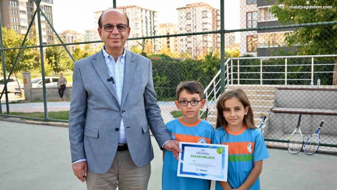 Yeşilyurt'ta tenis turnuvası heyecanı yaşandı