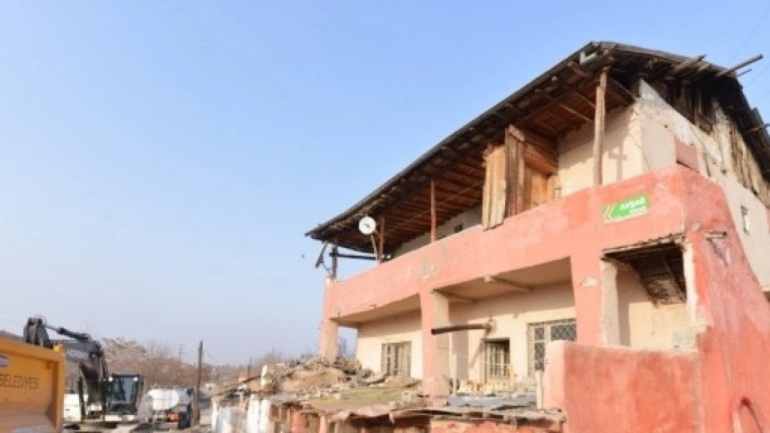 Yeşilyurt'ta 178 Metruk Bina Yıkıldı