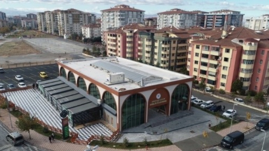 Yöresel Ürünler Çarşısında İnceleme