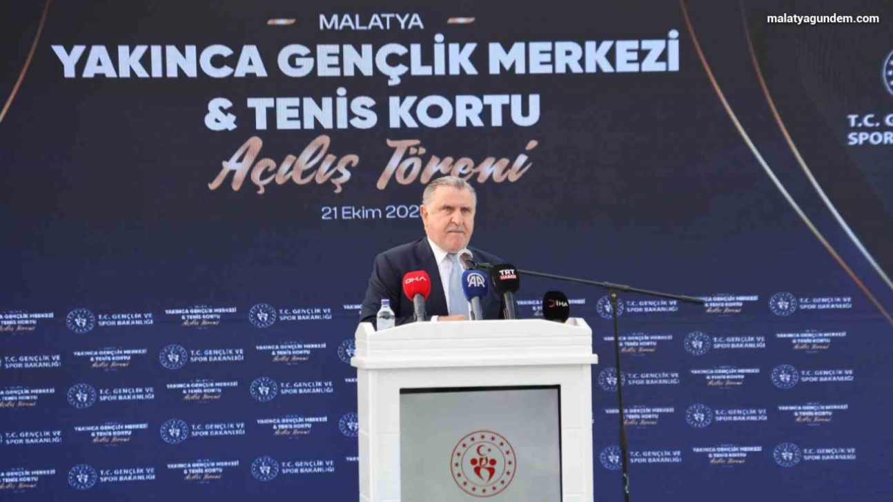 Bakan Bak: 'Gençler için yatırımlarımıza devam edeceğiz'
