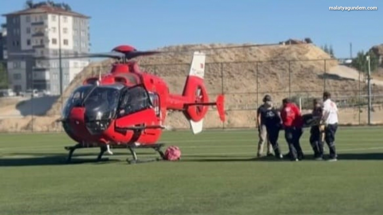 Darende'de 88 yaşındaki hasta, helikopterle Malatya'ya sevk edildi