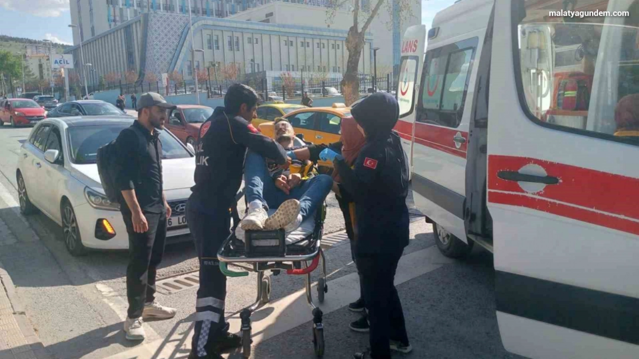 Çarpışan iki araçta 3 yaralı