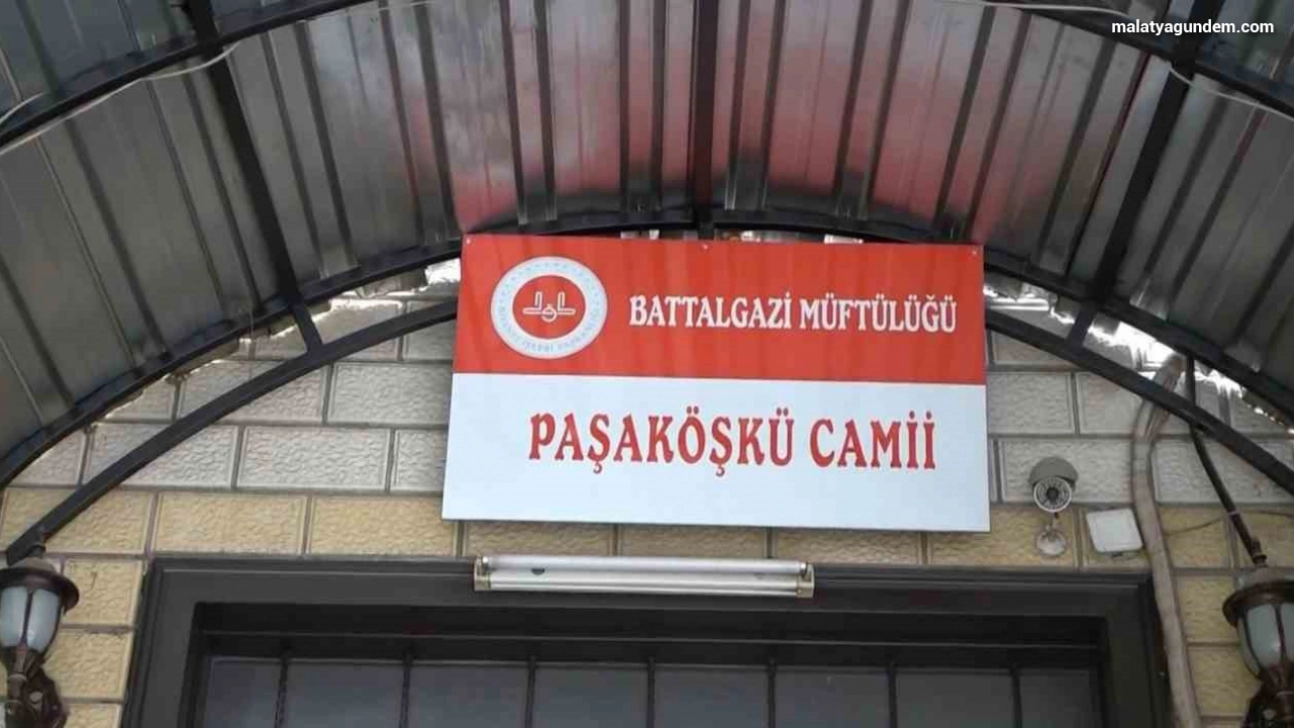 Paşaköşkü Camisi'nin hasarlı minaresi onarılıyor