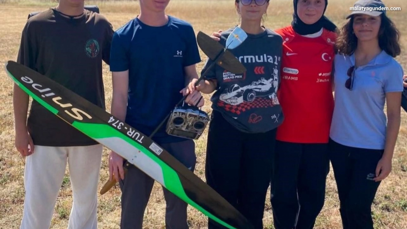 Malatya iş dünyasından genç milli planörcülere destek