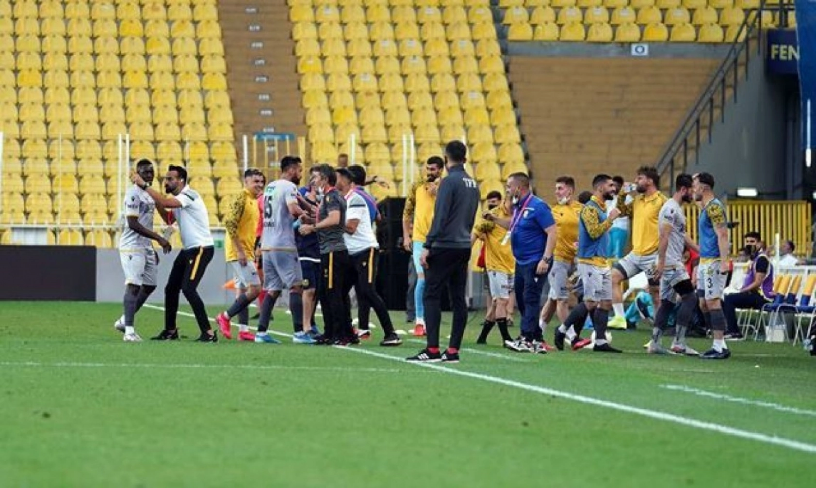 Fenerbahçe Karşılaşmasından Kareler