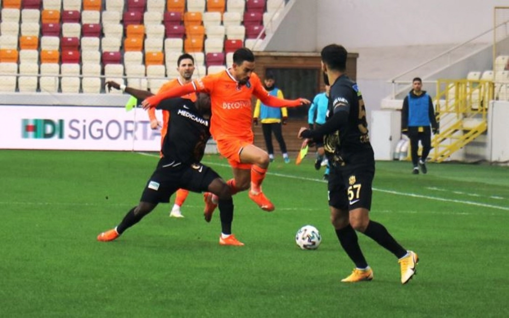 Yeni Malatyaspor-Başakşehir Karşılaşmasından Kareler