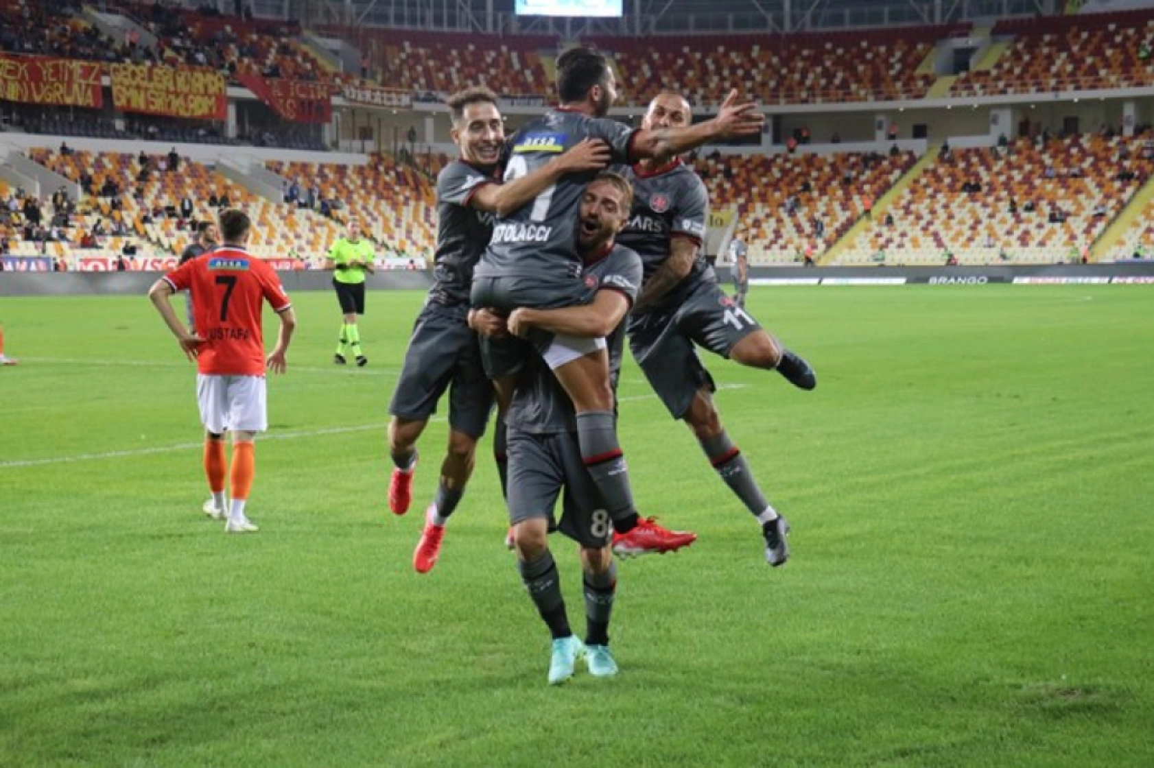 Fatih Karagümrük Karşılaşmasından Kareler