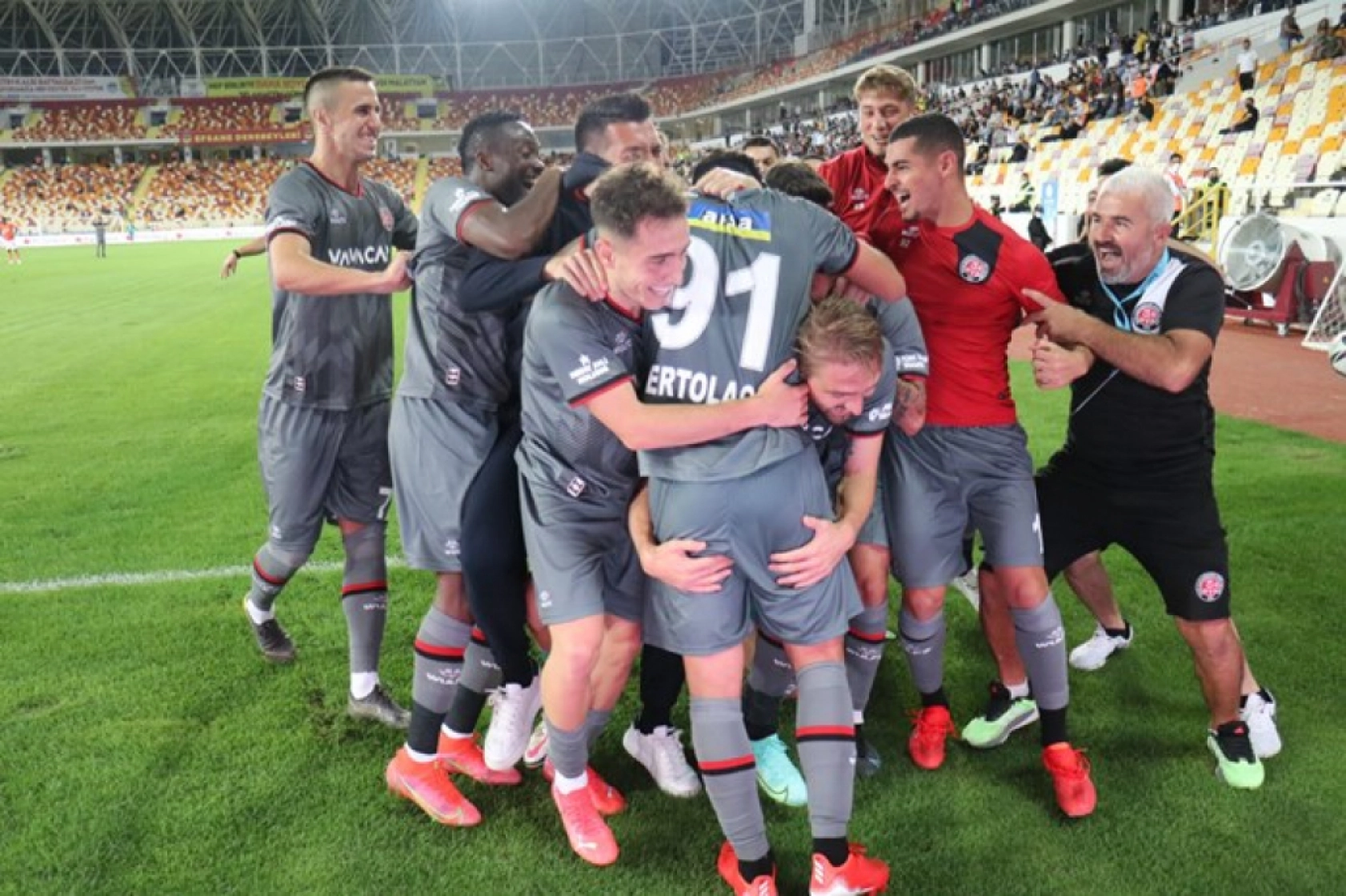 Fatih Karagümrük Karşılaşmasından Kareler