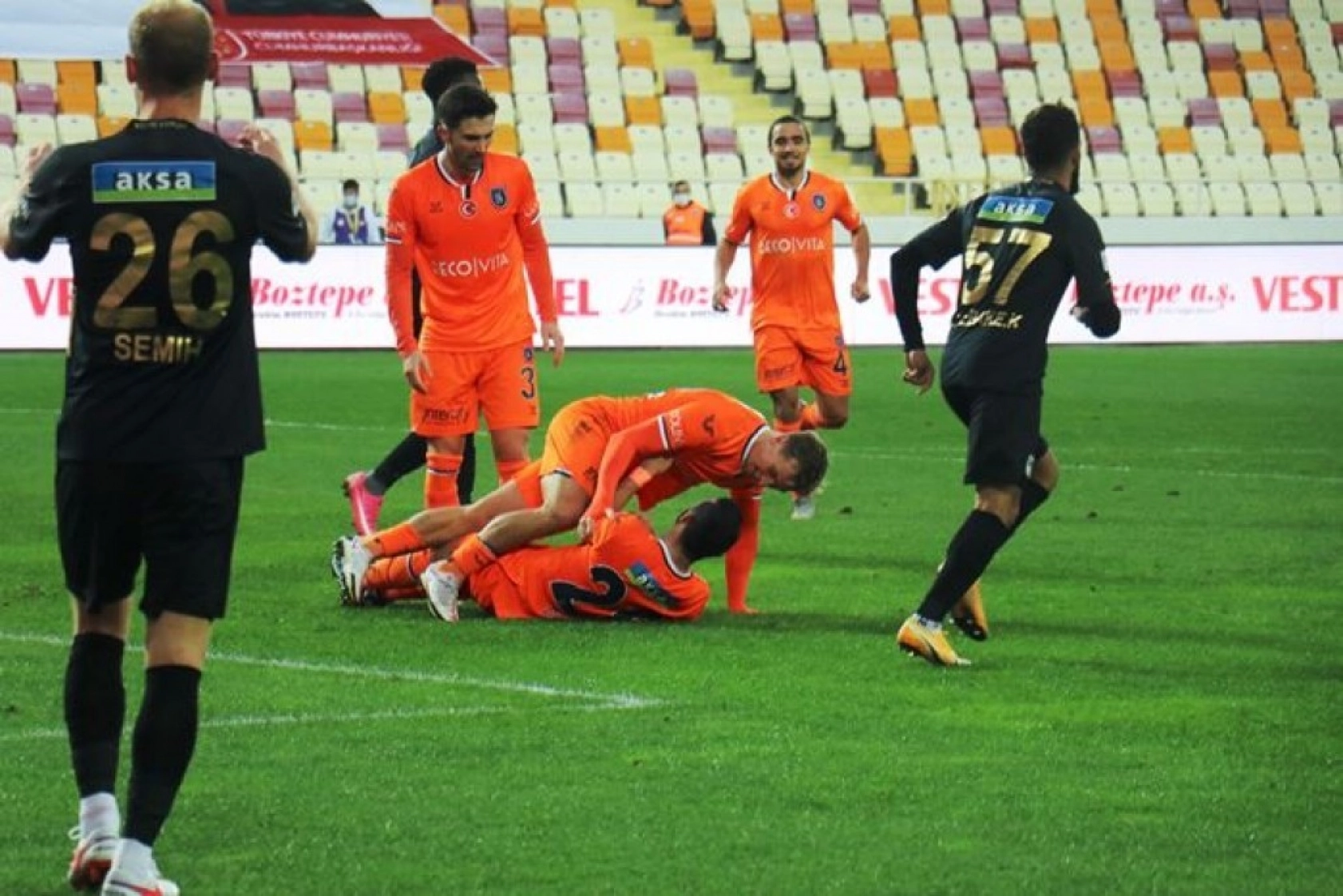 Yeni Malatyaspor-Başakşehir Karşılaşmasından Kareler