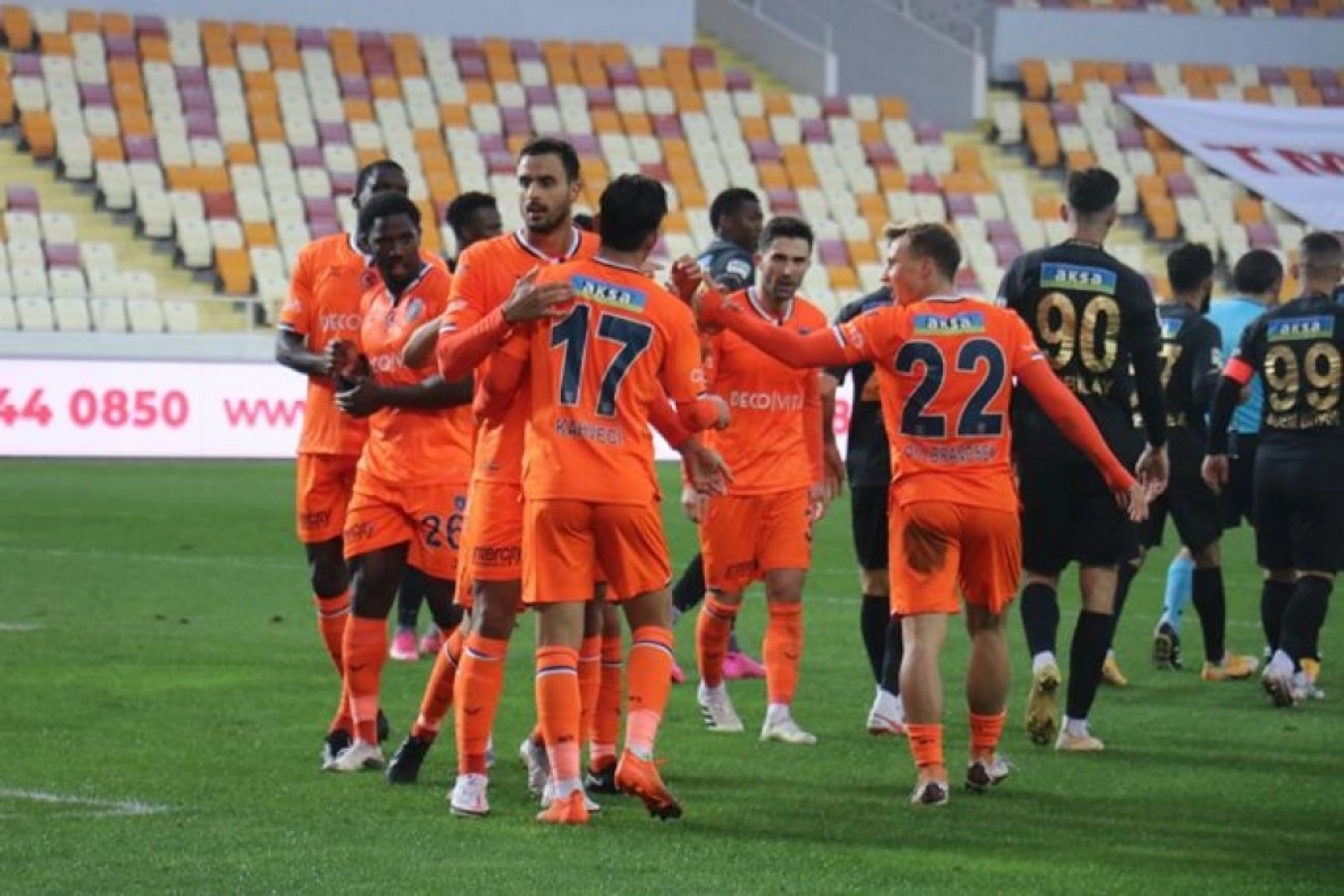 Yeni Malatyaspor-Başakşehir Karşılaşmasından Kareler