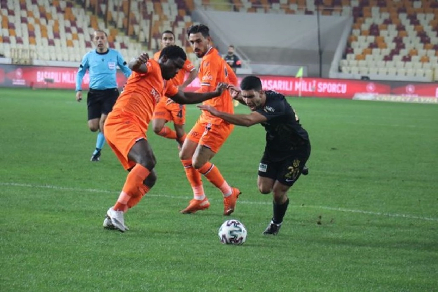 Yeni Malatyaspor-Başakşehir Karşılaşmasından Kareler