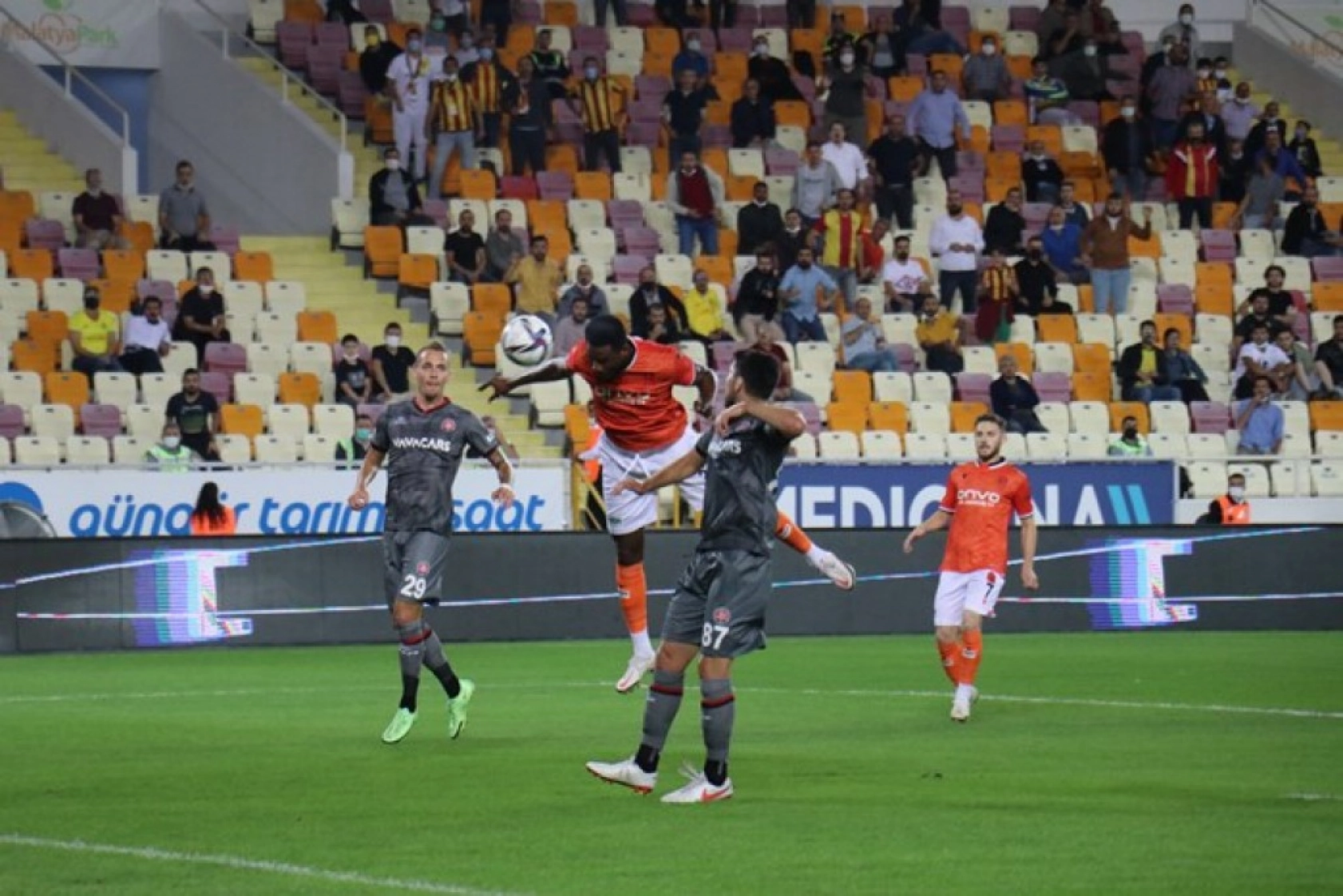 Fatih Karagümrük Karşılaşmasından Kareler