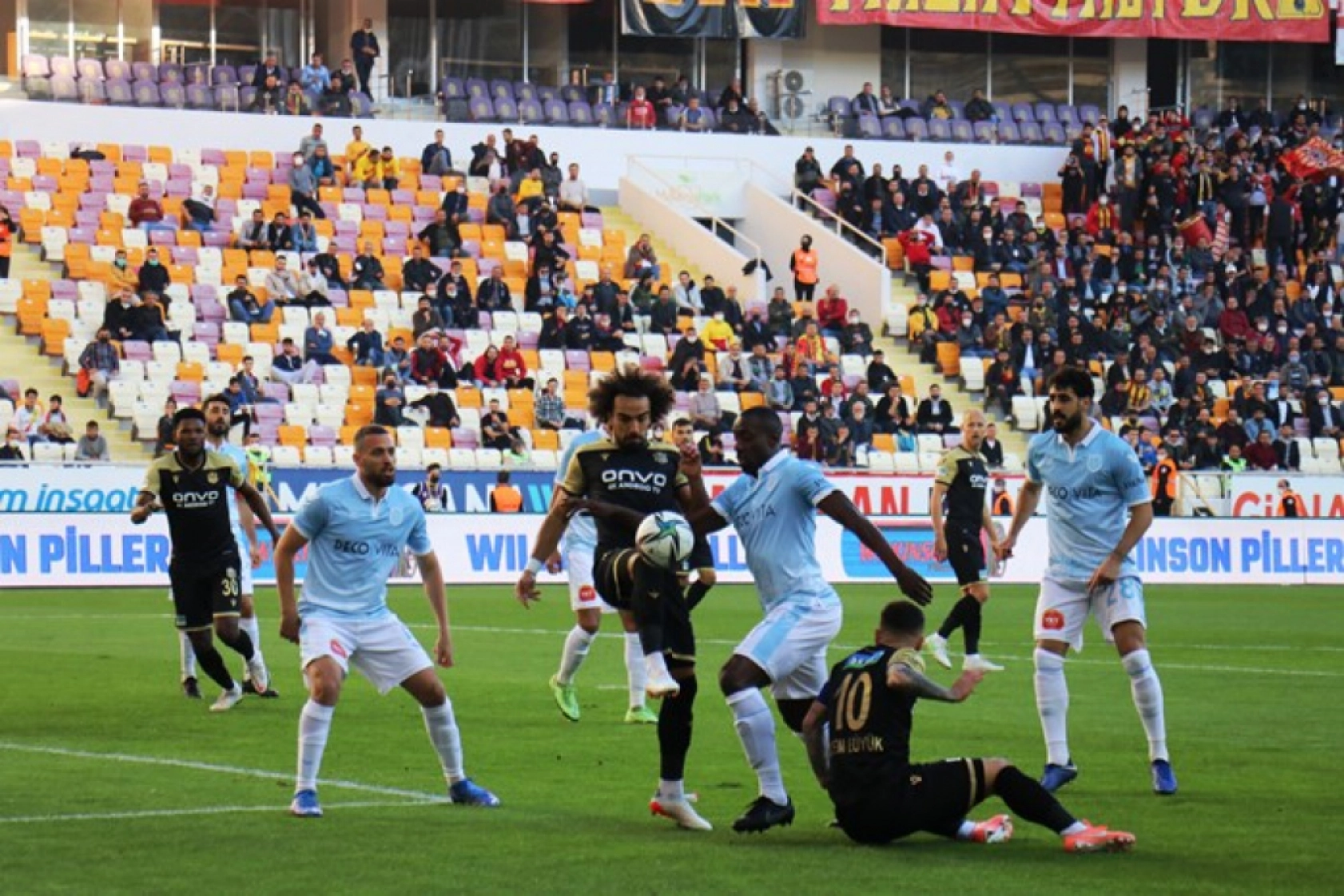 Medipol Başakşehir Maçından Kareler