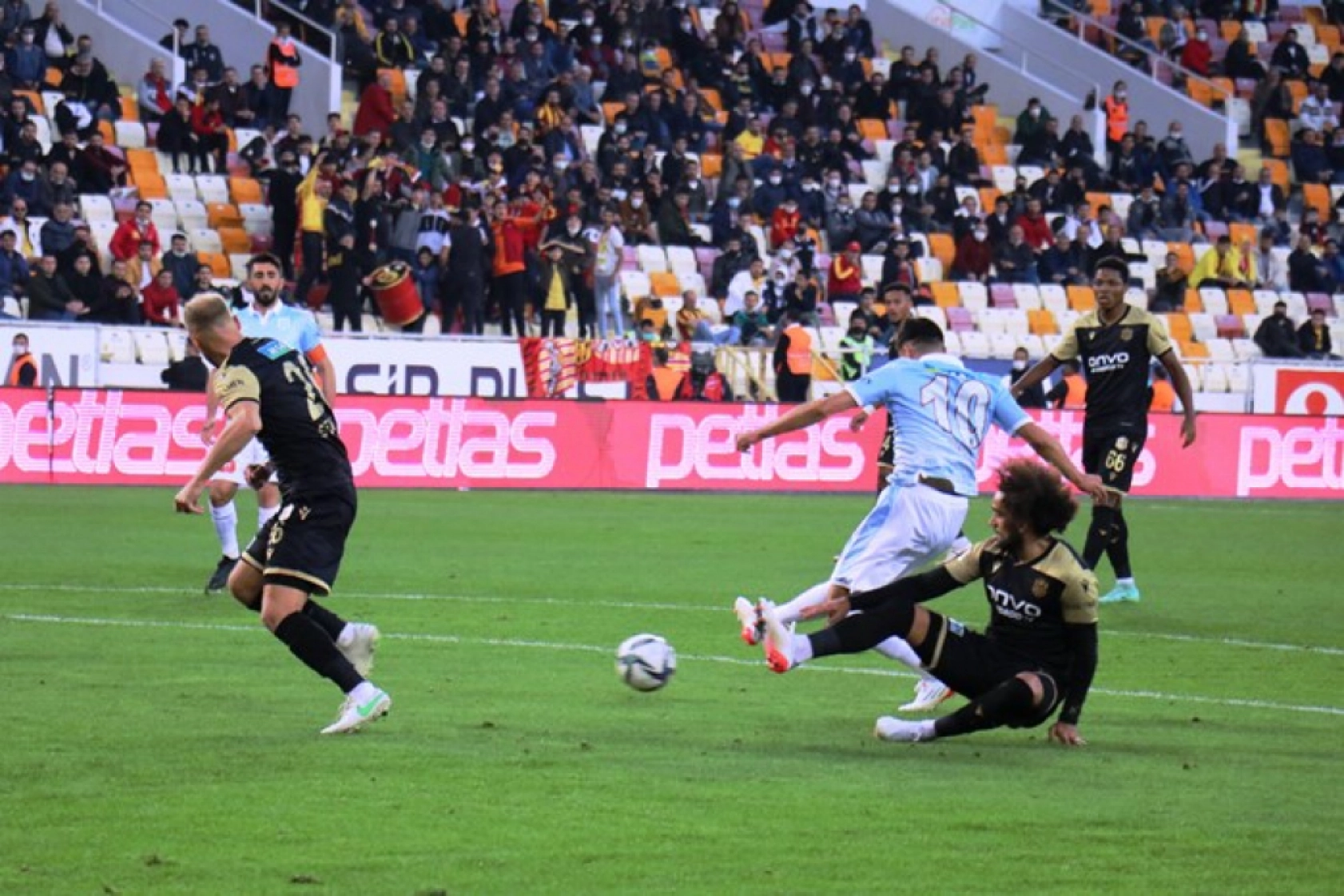 Medipol Başakşehir Maçından Kareler