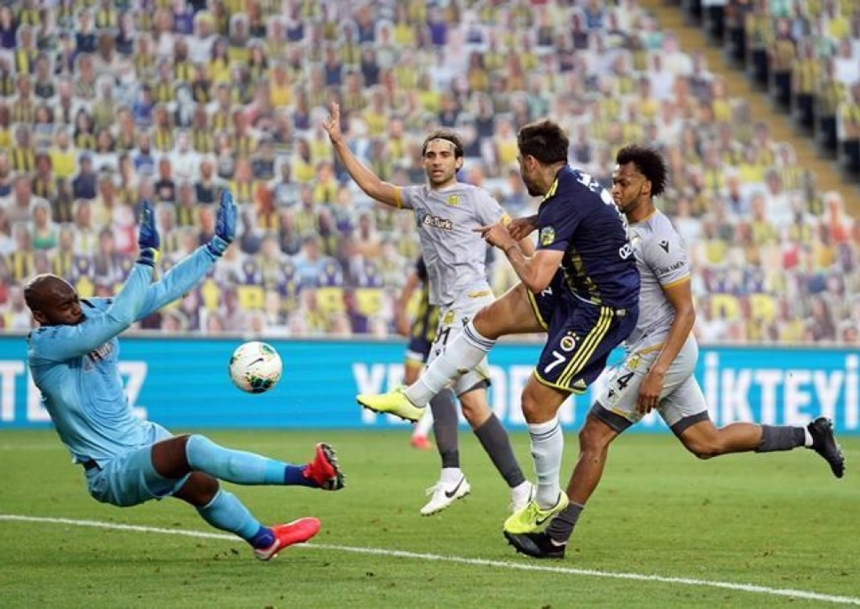 Fenerbahçe Karşılaşmasından Kareler