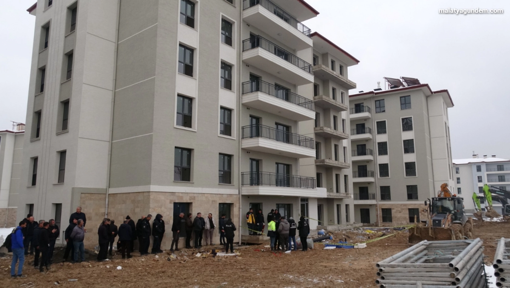 Balkondan atlayan şahıs hayatını kaybetti