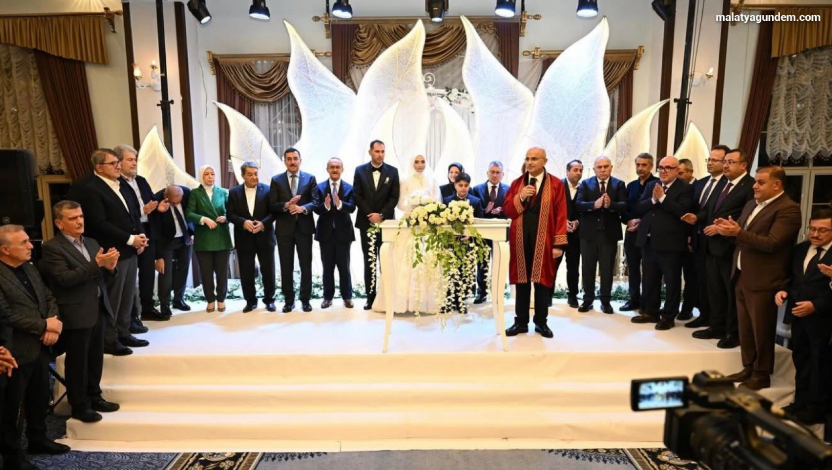 Büyükşehir Belediye Başkanı Sami Er, kızının nikahını kıydı