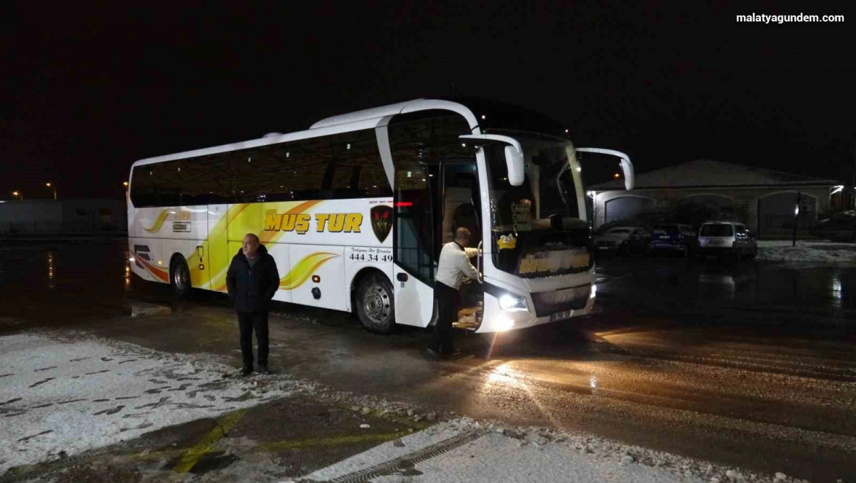 Kar yağış nedeniyle otobüs seferleri durduruldu