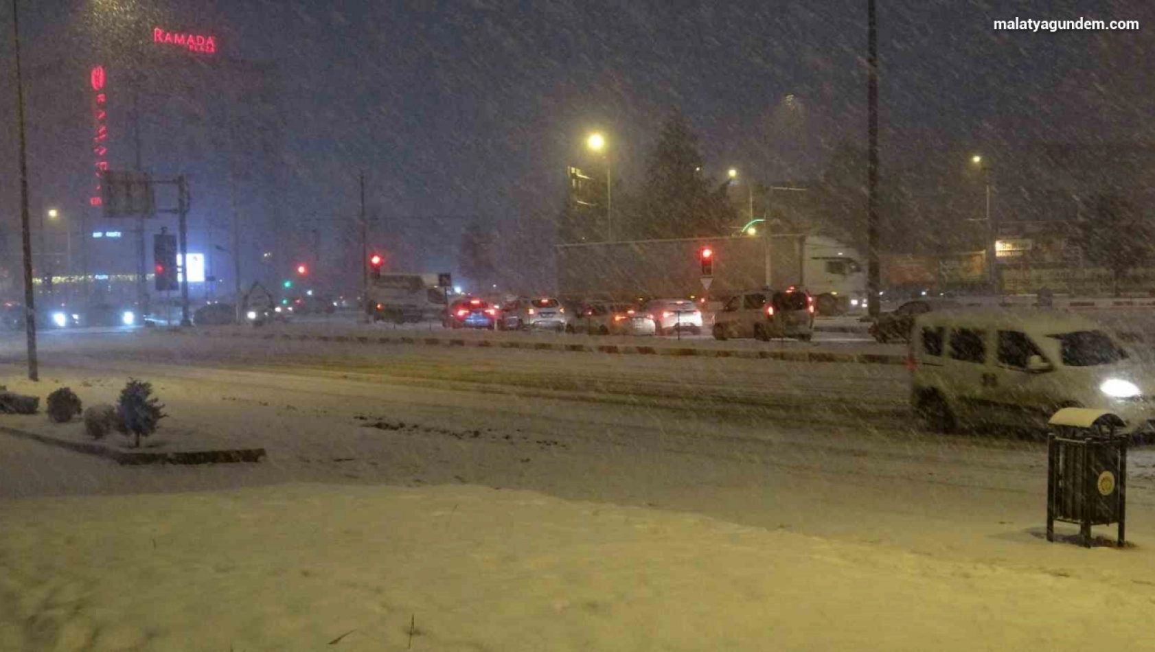 Malatya'da kar yağışı ulaşımda aksamalara yol açtı