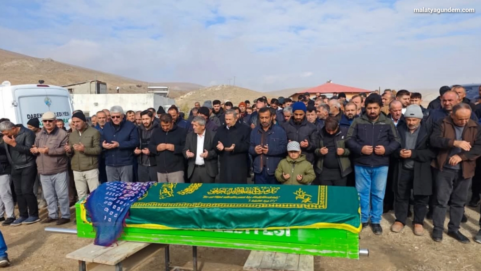 Kayıp olarak aranırken ölü bulunan kadın defnedildi