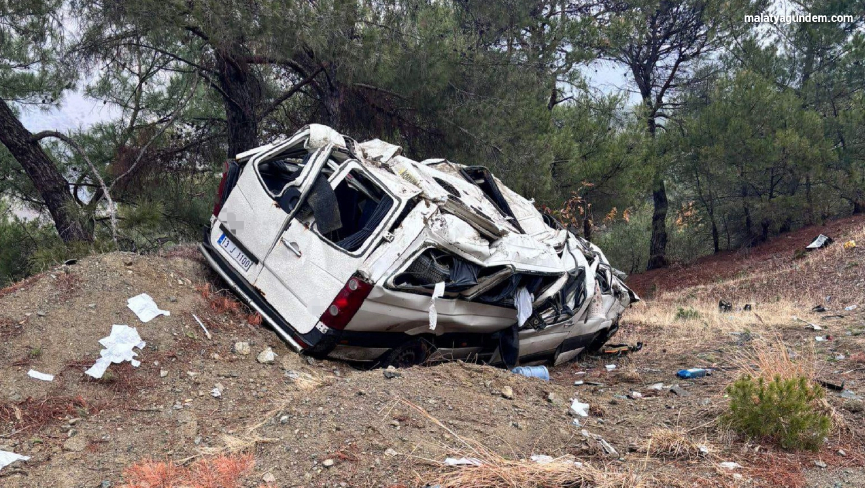 Malatya'da minibüs şarampole devrildi: 1 yaralı