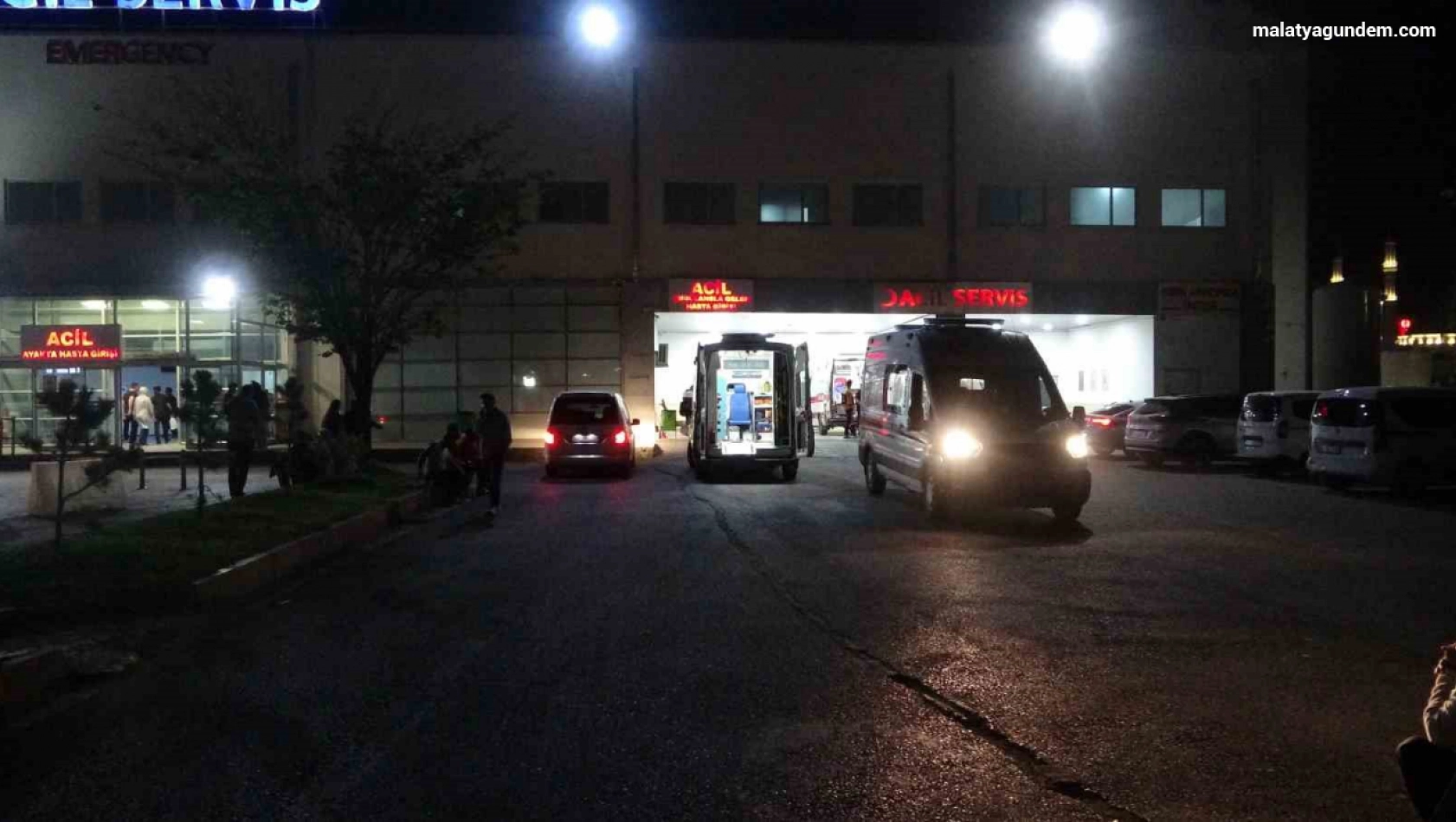 Malatya'da üç aracın karıştığı kazada 6 kişi yaralandı