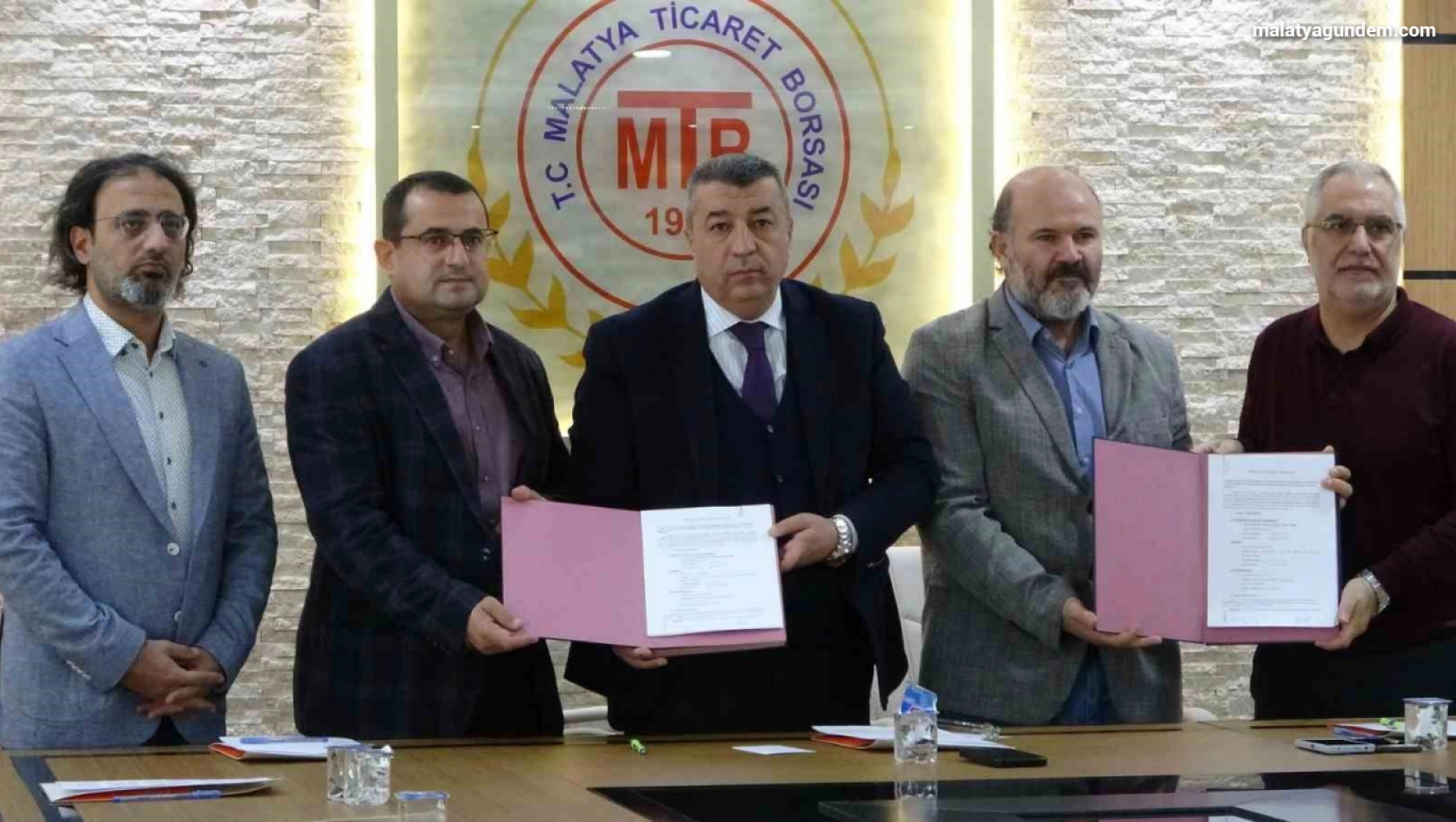 Malatya'da zirai donun etkileri için Üniversite ve Borsa arasında iş birliği protokolü imzaladı