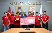 Malatyalı genç yetenekler başarılarını Vali Yavuz'la paylaştı