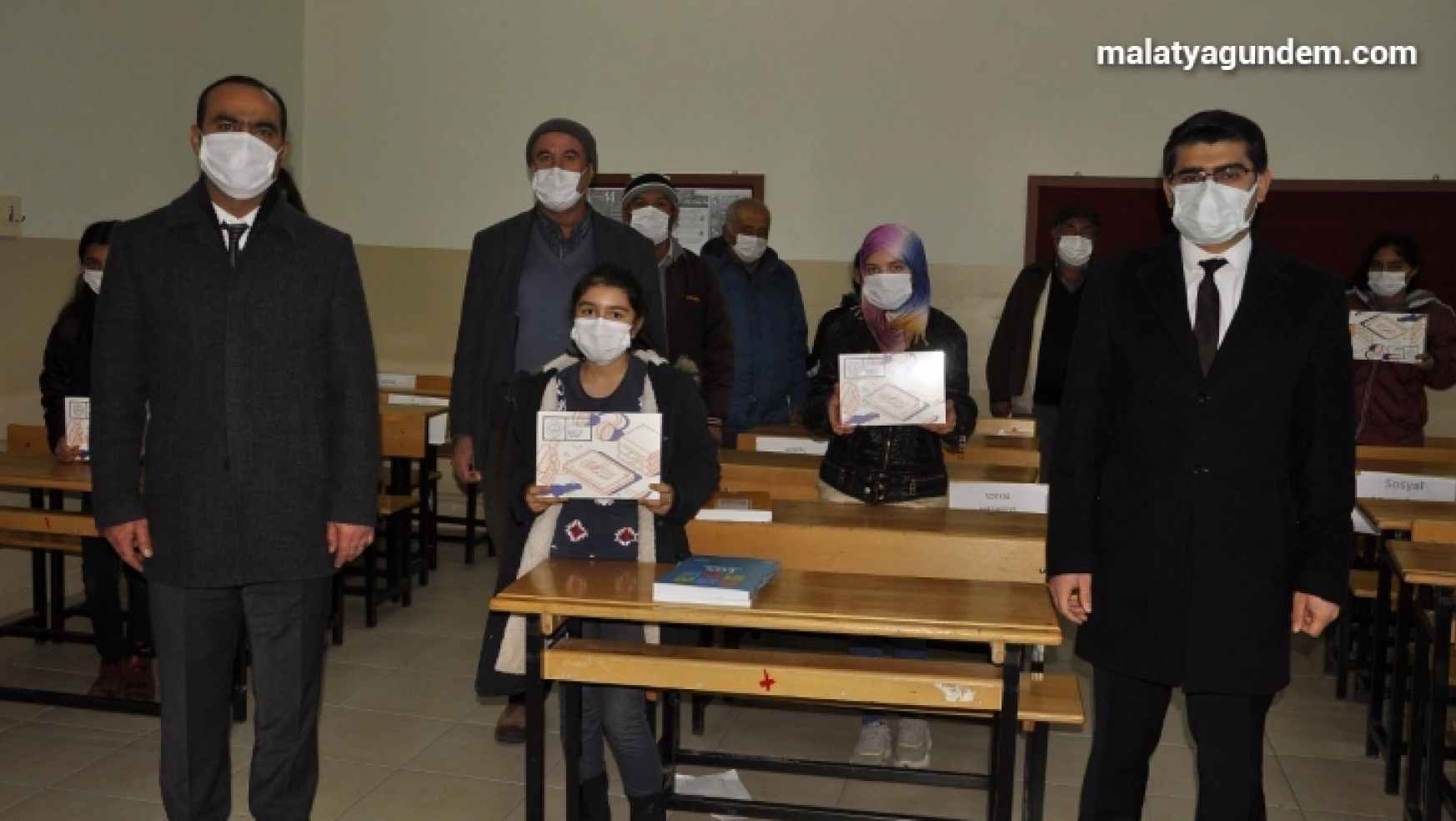 Arguvan'da öğrencilere tablet dağıtıldı